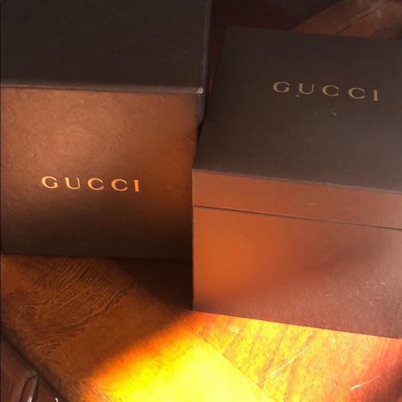 Authentic Gucci Watch with documents and case - Picture 3 of 6
